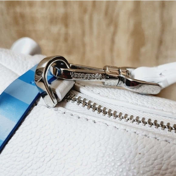 🤍🔹️ Kate Spade🔹️ Polar Bear Artic Friends White Leather Crossbody Novelty Bag - Picture 6 of 8